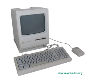 Apple Macintosh Plus 1Mb Model. M0001AP (Platinum)